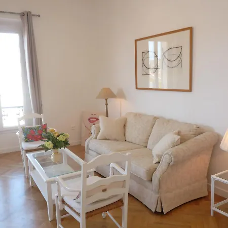 Apartment: Steps From Palais & Croisette