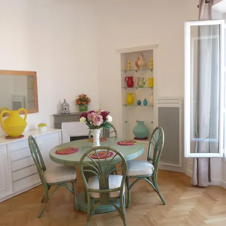 Apartment: Steps From Palais & Croisette Apartment *