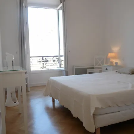 Apartment: Steps From Palais & Croisette Apartment Cannes