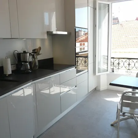 Apartment: Steps From Palais & Croisette